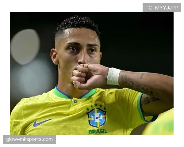 拉菲尼亚庆祝动作点燃赛场，展现巴西文化激情与创造力